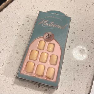 Press on nails